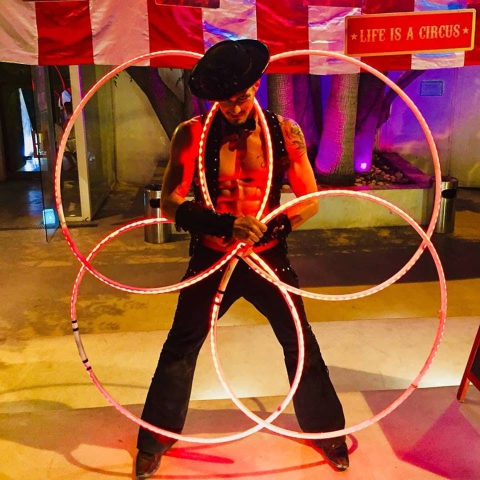 Hoopfeeling - Multi Hula-Hoop Act