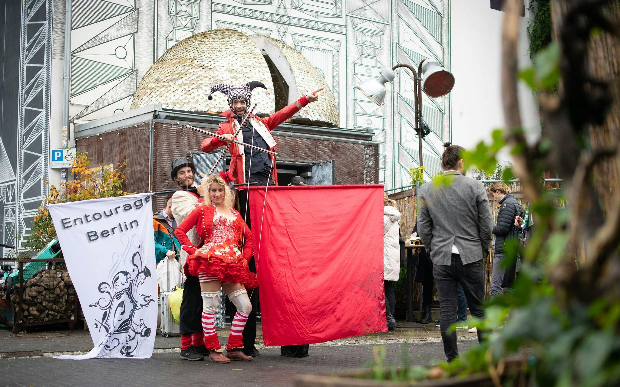 Galeriebild für Zirkus Walk-Act