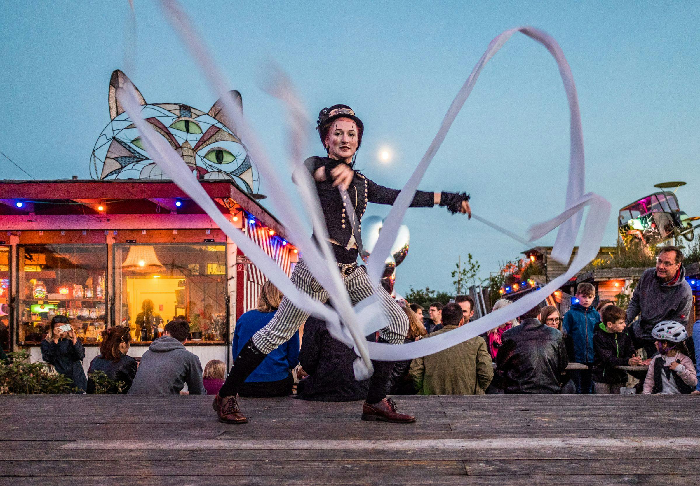 Galeriebild für Zirkus Walk-Act