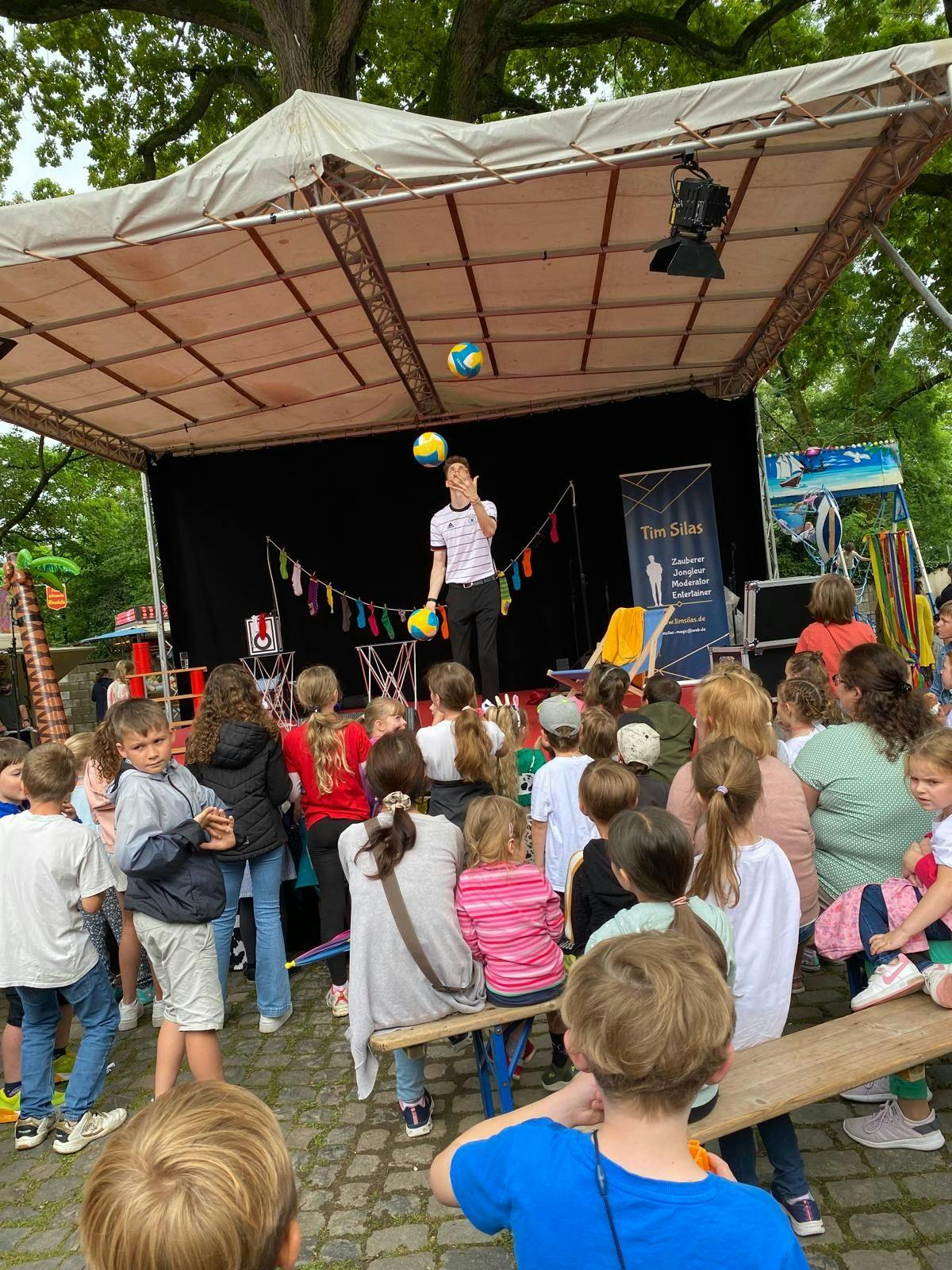 Galeriebild für „Urlaub am Strand“ Jonglage und Artistik