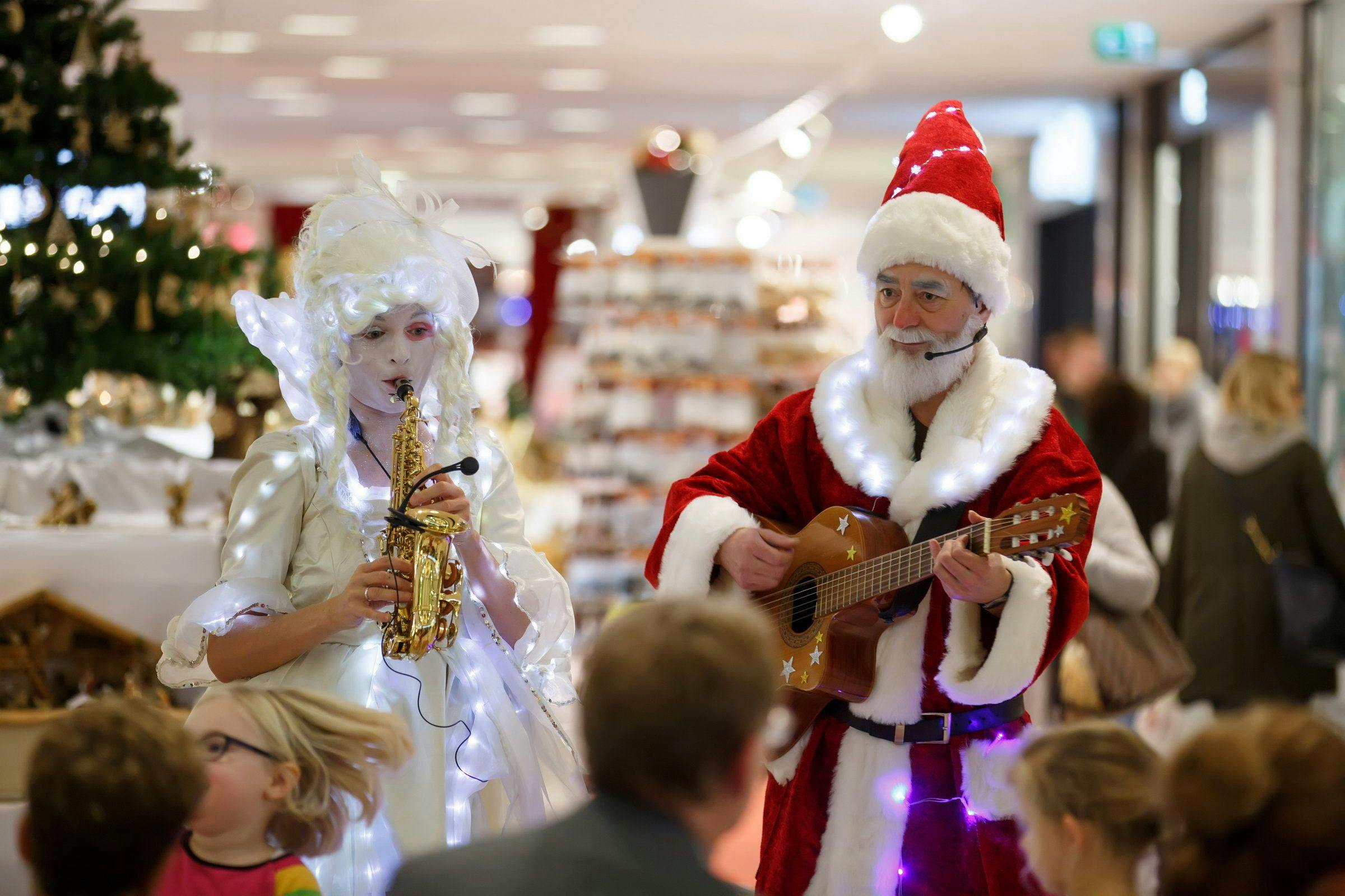 Galeriebild für Schneeflöckchen & Santa Klaus