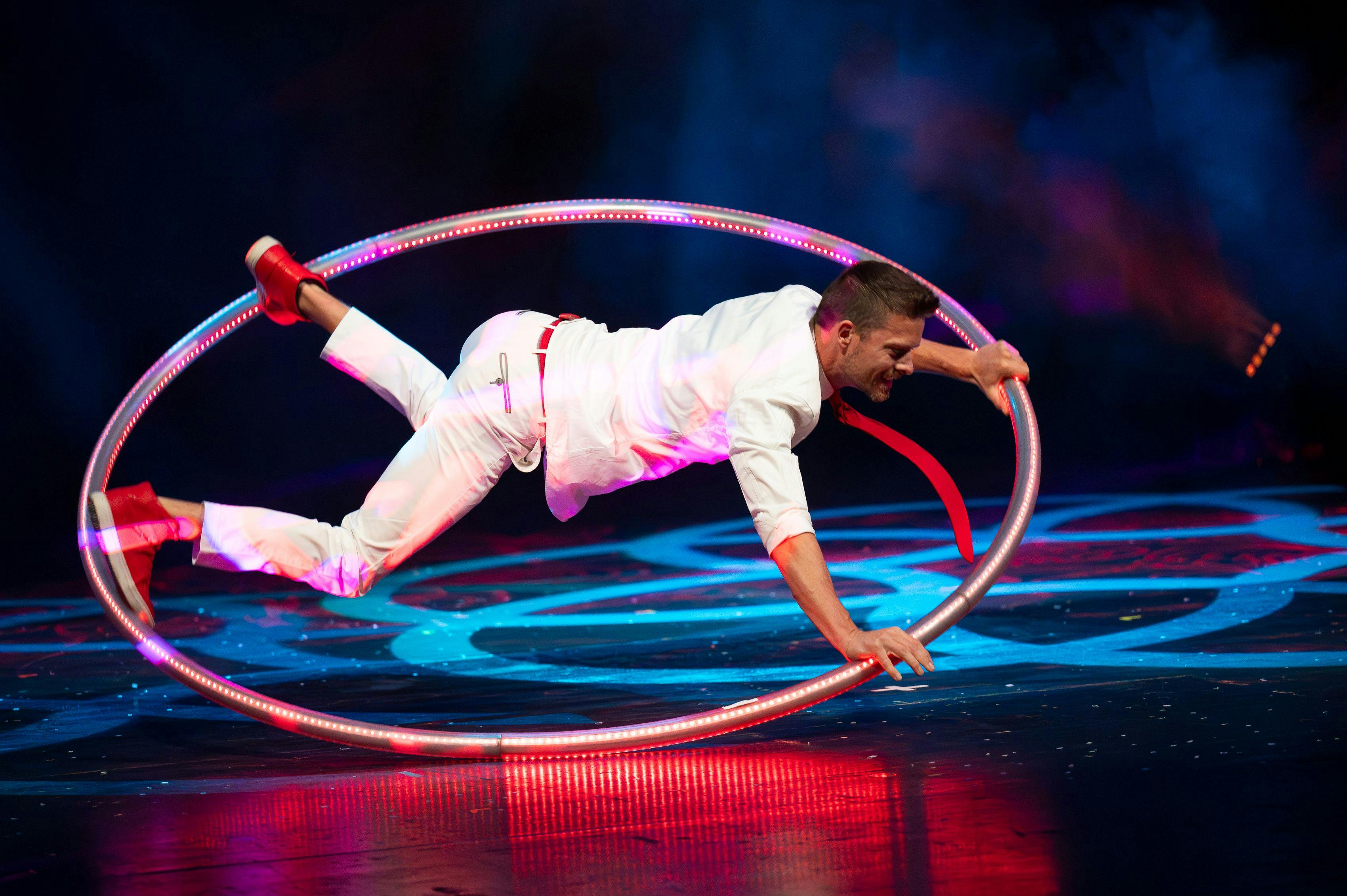 Galeriebild für Cyr Wheel + LED Show