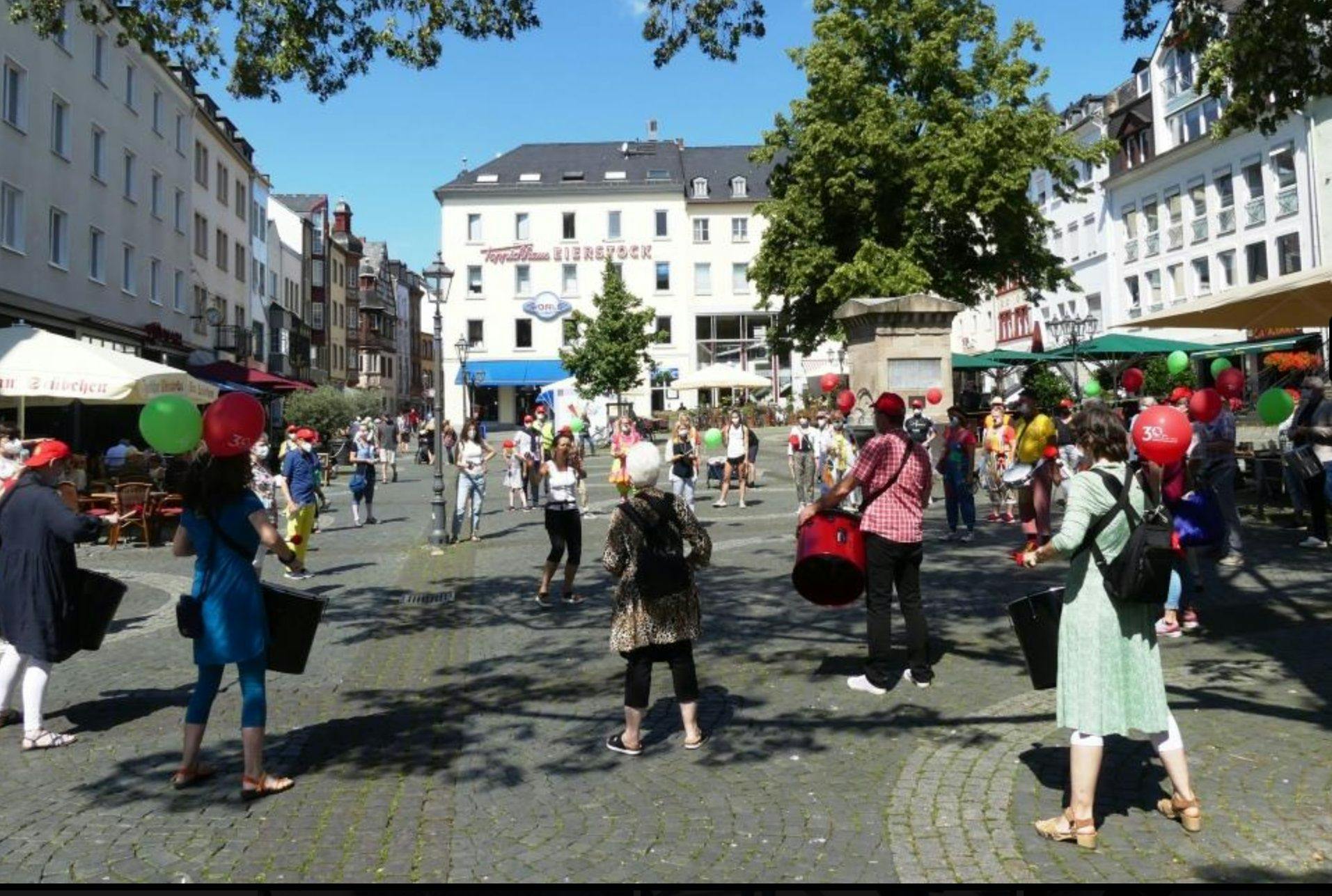 Galeriebild für Walking Act - Drumming