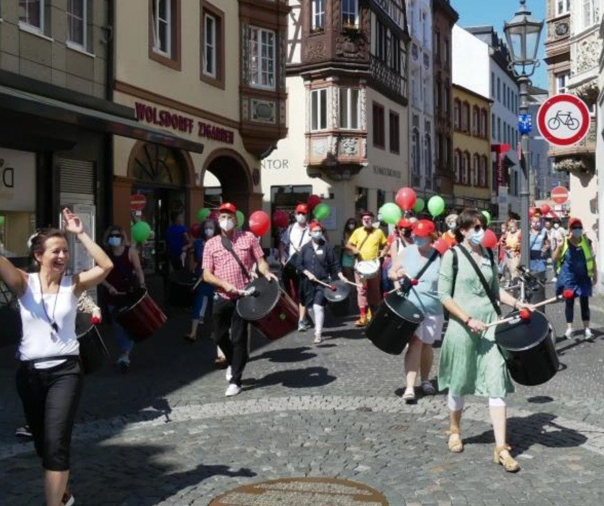 Galeriebild für Walking Act - Drumming