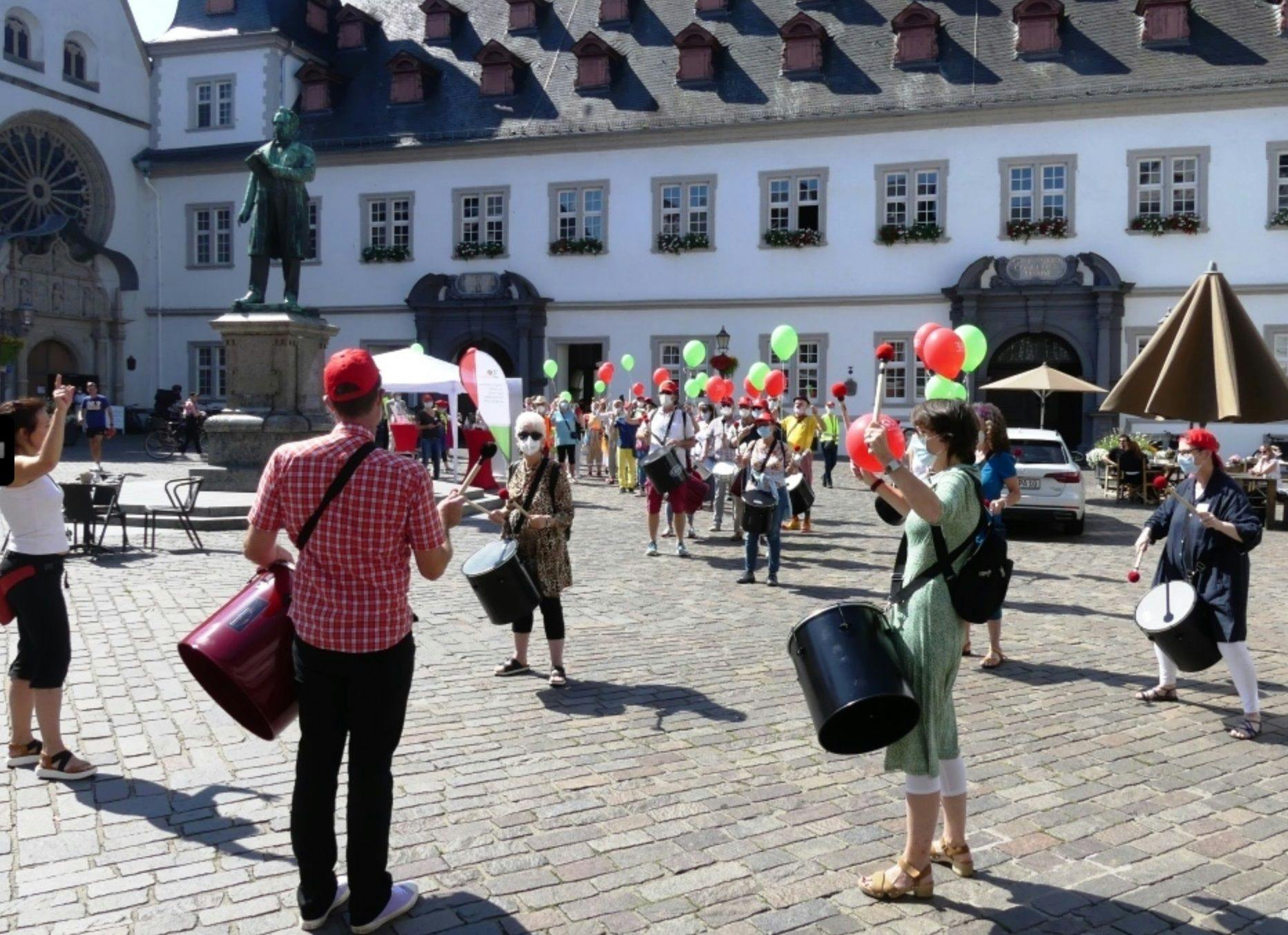 Galeriebild für Walking Act - Drumming