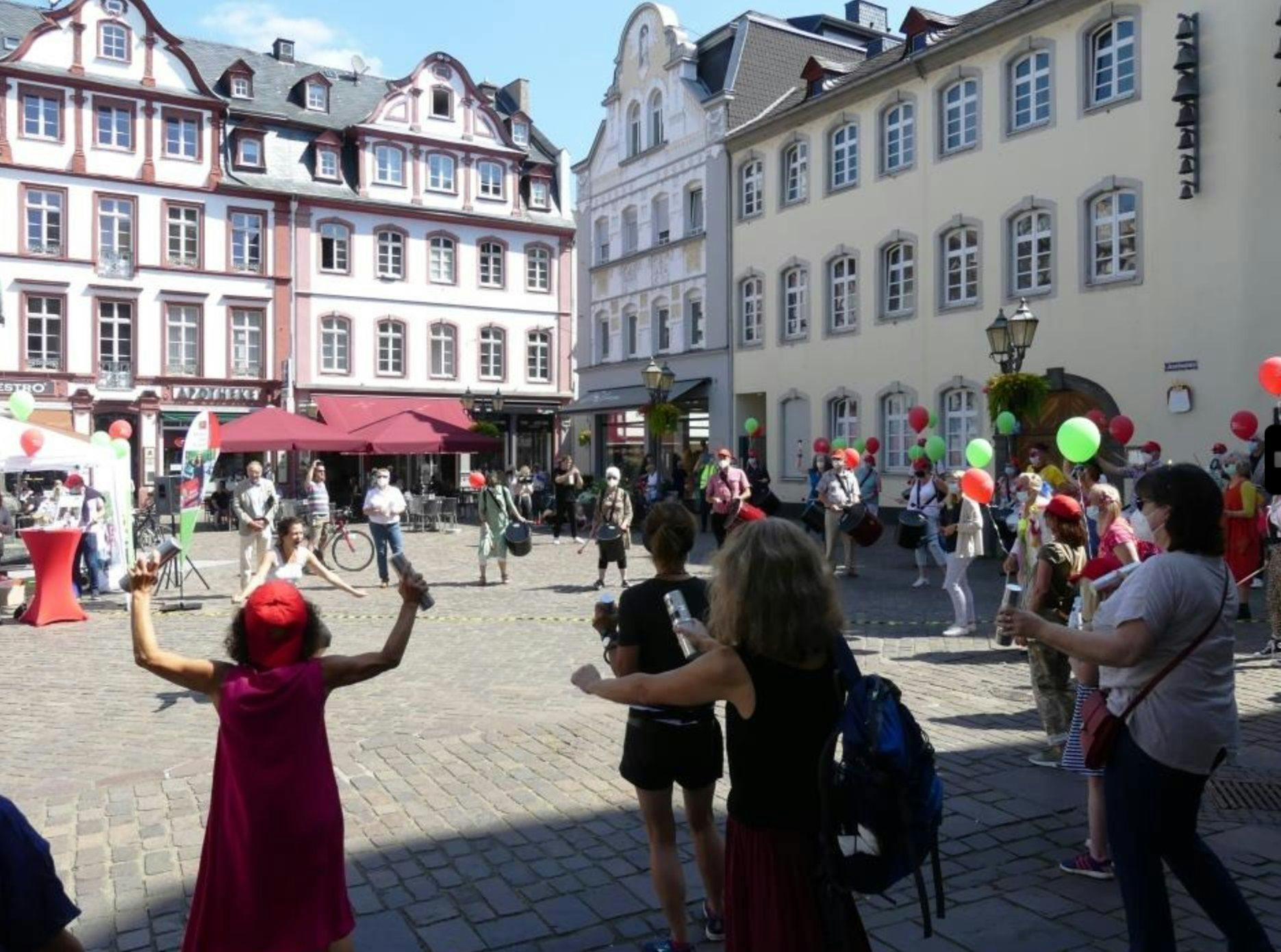 Galeriebild für Walking Act - Drumming