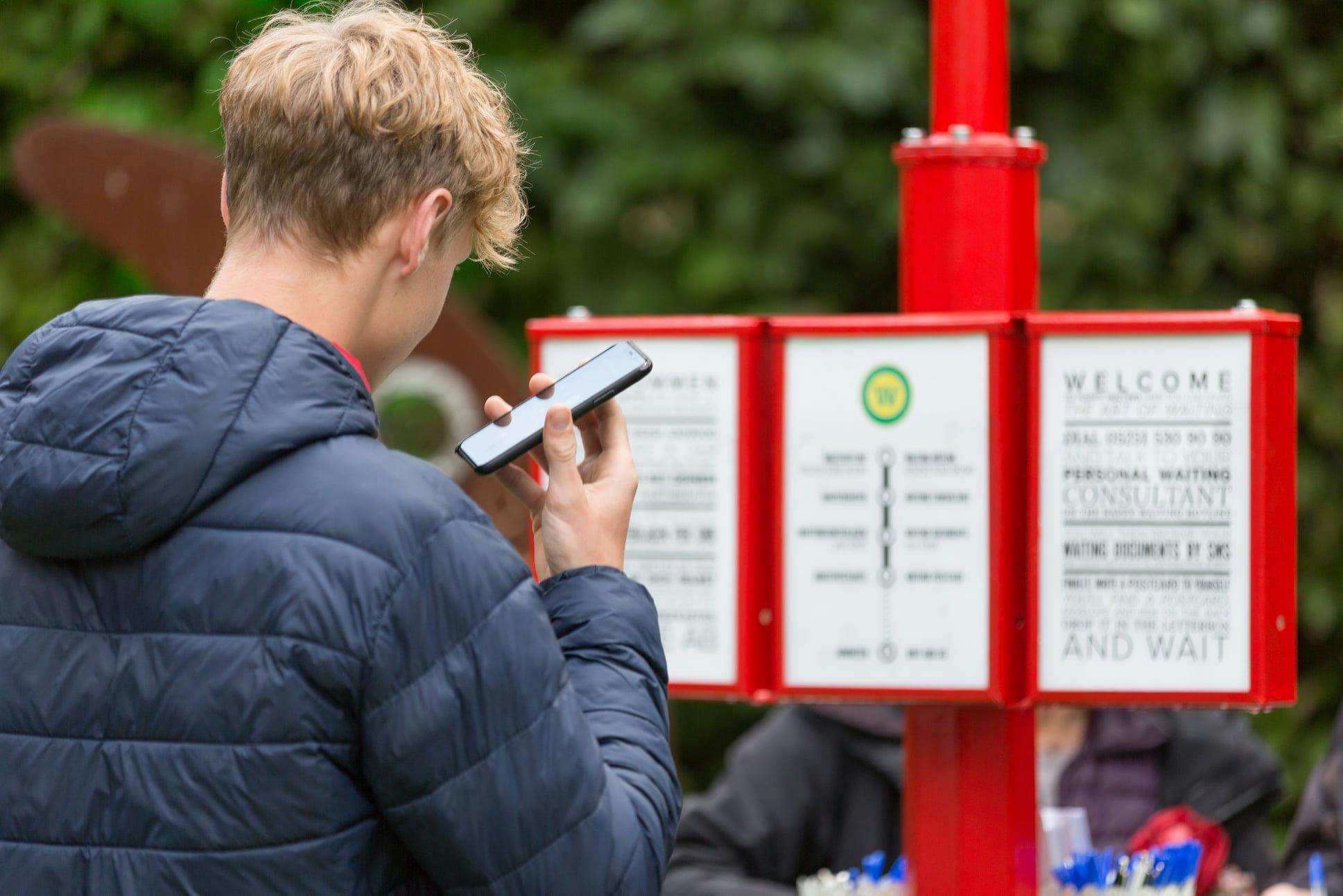 Galeriebild für Schöner Warten - Die Hotline