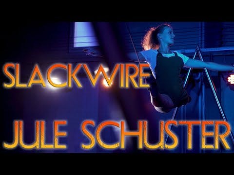 Impressive Slackwire Artist // Schlappseil Artistin Jule Schuster 2020