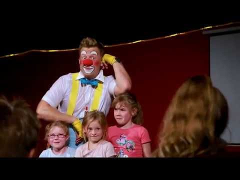 Clown Show und Walk Act von DimDim in Filmtierpark Eschede