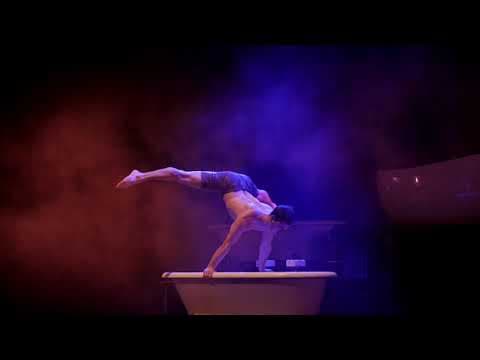 Bathtub Showact for Events - Andalousi Handstand