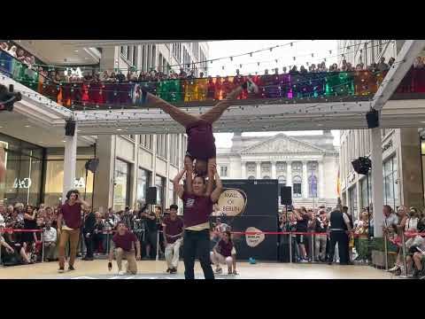 Mall of Berlin tanzt - Crazy Breakdance Show - Floor LegendZ