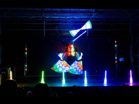 Light'up - strahlende Lichtjonglage in zwei Akten I by Modern Juggling